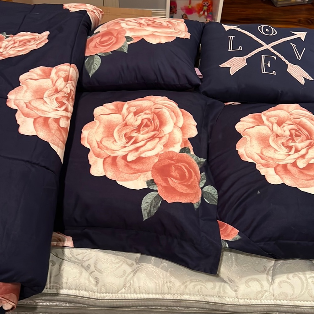 Beautiful twin bed set 👏❤️🥰🤗